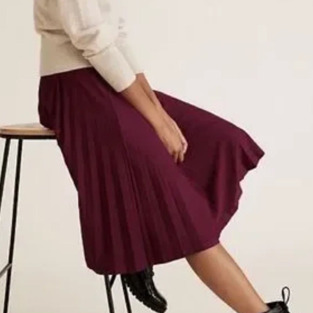 Uniqlo Burgundy A-Line Pleated Skirt